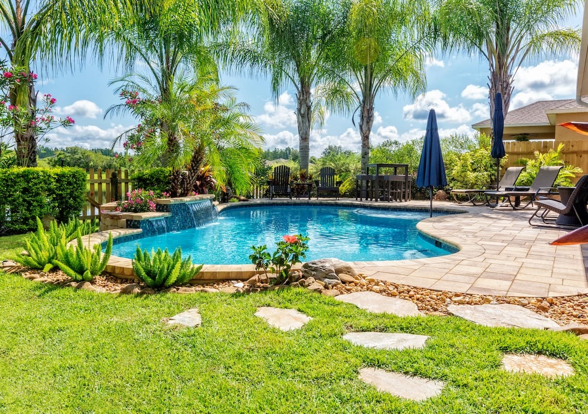 Pool services in Oxford FL